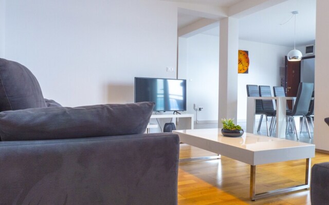 Breathtaking Beachfront Apartment in Marušići