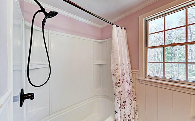 Quiet Family - 4 Br Home