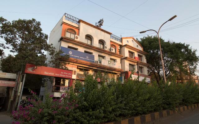 OYO Flagship 37831 Hotel Hem Executive