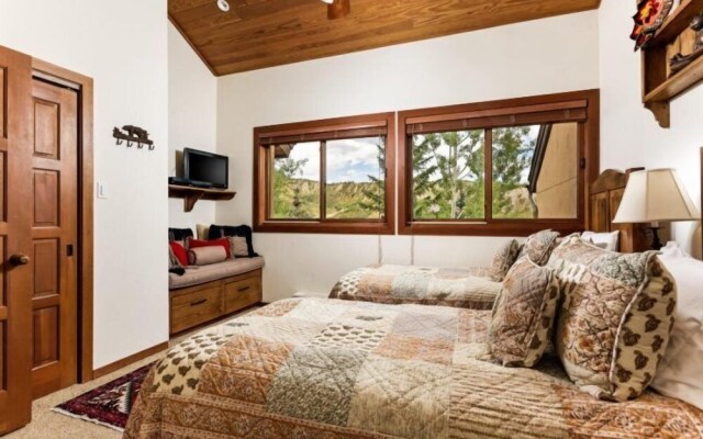 Snowmass Woodrun V 2 Bedroom Ski in, Ski out Mountain Residence in the Heart of Snowmass Village
