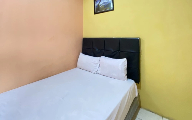 Raysha Luxury Guest House Mitra RedDoorz – Guest Rooms – Probolinggo