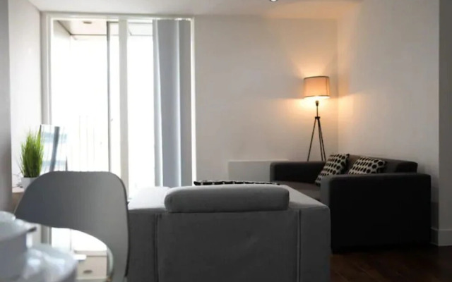 OnPoint -Spacious 2 Bedroom Apt With Parking/Balcony