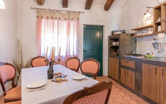 Nice Home in Liznjan With Wifi and 4 Bedrooms