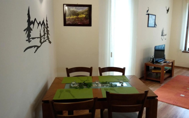 Pine Tree Apartment D34