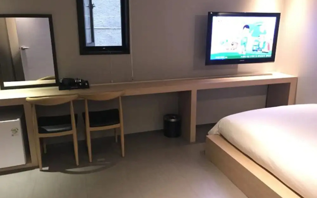 Happy Day Hotel
