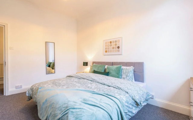 Stunning 5-bed Maisonette in Bristol