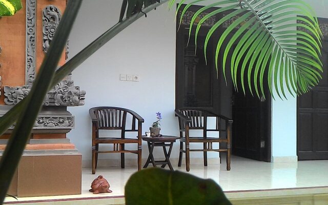 Kadek Nadhi Guest House