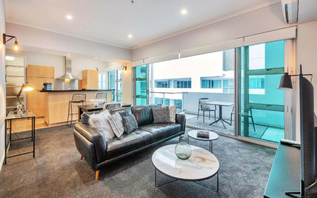 Waterfront 1BR Princes Wharf Apartment