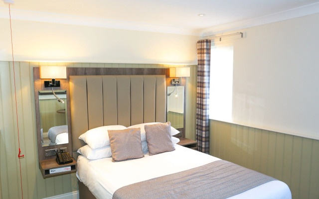 Duck Bay Hotel