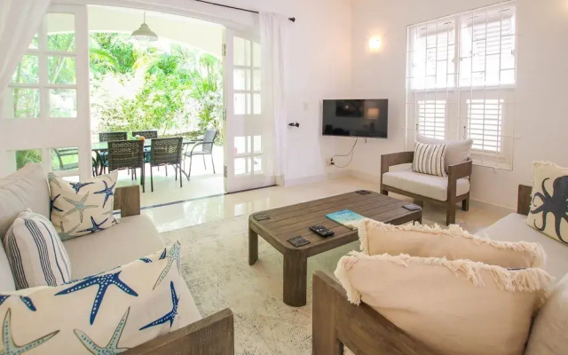 Large Townhouse with Plunge Pool, 3 mins from Beach - Turtle View 2 by BSL Rentals