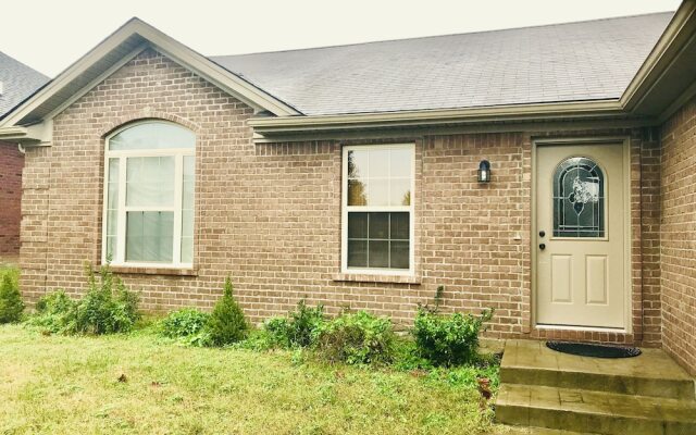 Spacious 3 BR Ranch House W Patio Yard in a Quiet Suburb