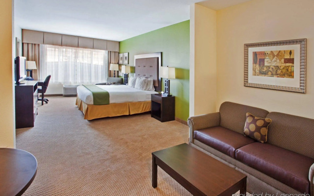 Holiday Inn Express and Suites Savannah - Midtown by IHG