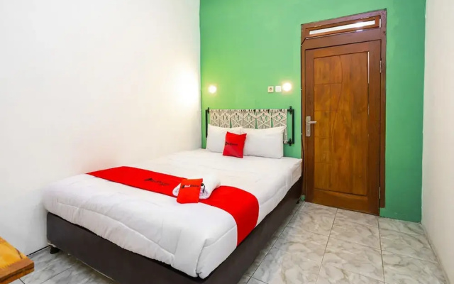 RedDoorz near Exit Toll Tanah Baru Bogor