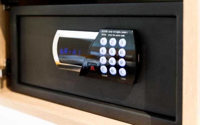 Holiday Inn — the niu, Franz Vienna