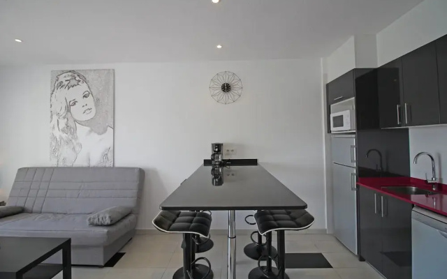 Apartment in Empuriabrava With Canal Views