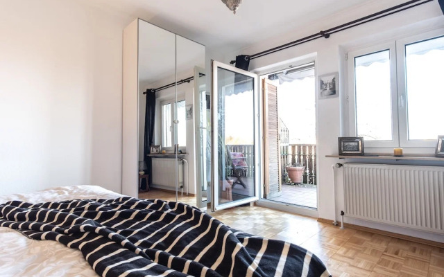 Gemütliches Haus mit Garten und Balkon