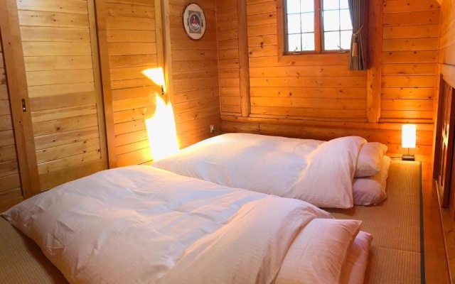 A Private Log House with Mt Fuji View & Piano - "Thangtong House Japan" – Guest Rooms – Kannami