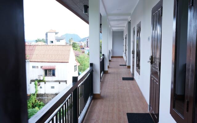 Mad Monkey  Vang Vieng