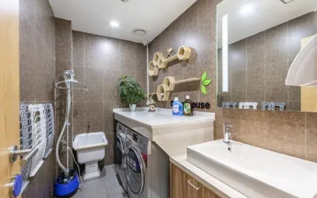 HanTing Hotel (Shanghai Xizang North Road Subway Station)