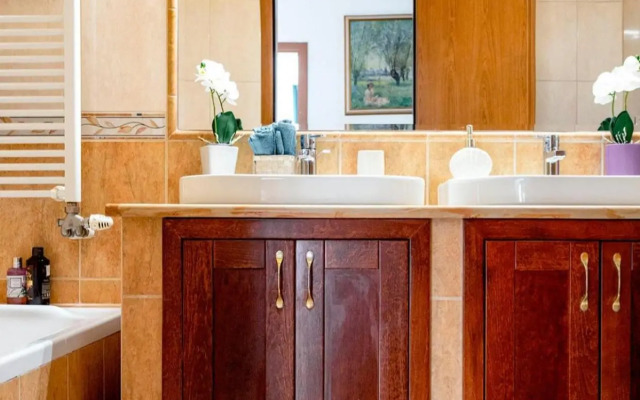 Rossalini Apartment with FREE Parking