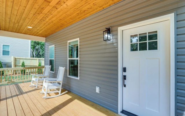 Getaway w/ Fire Pit: 3 Mi to River Arts District!