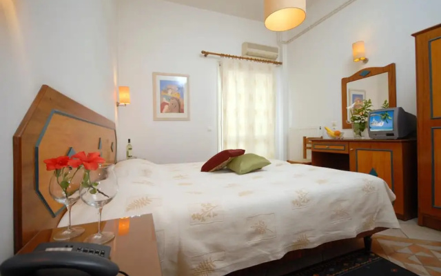 Barbouni Hotel & Studios