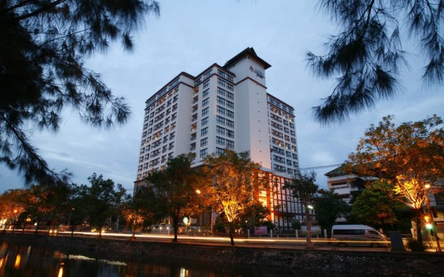 Amora Hotel Tapae Chiang Mai