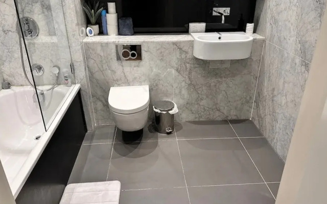 Apartment-sleeps3-hottub-patio