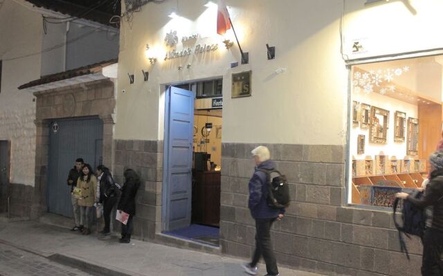 Hostal Alfredo's Palace