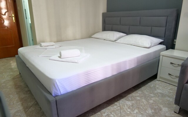 Privé City Hotel