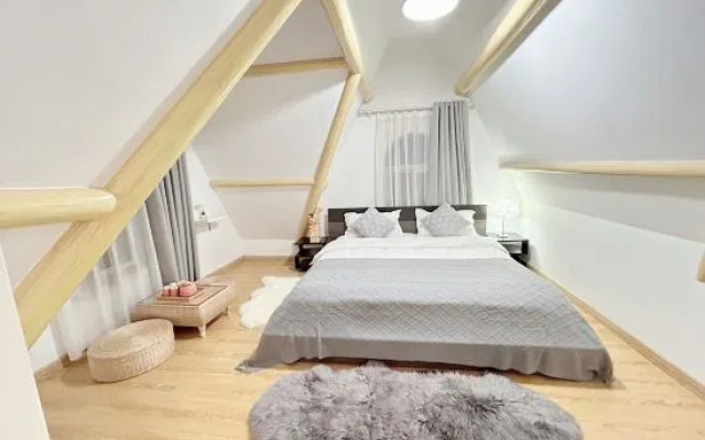 YoLo Inn