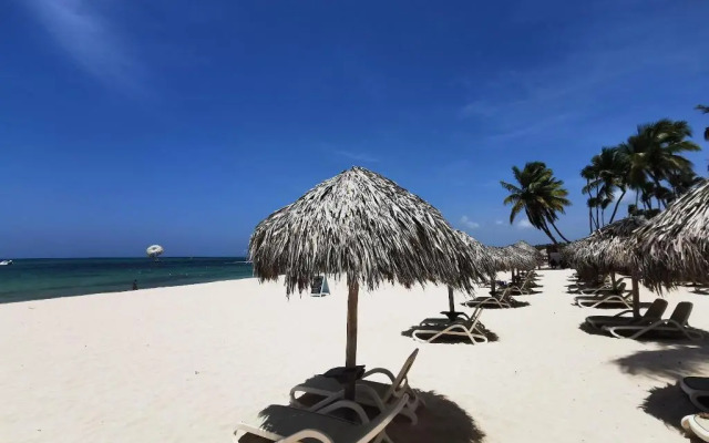 Coral Suites Beach Club & Spa