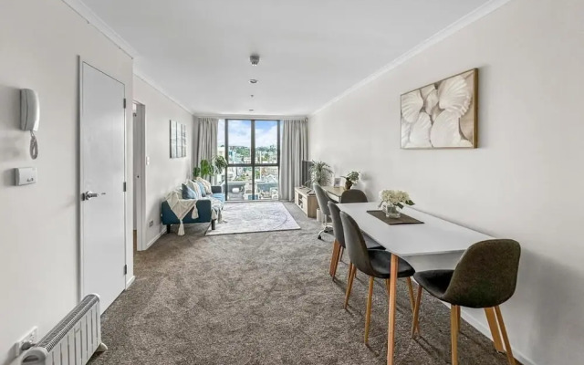 Cozy 2-Bedroom Retreat Steps From Sky Tower