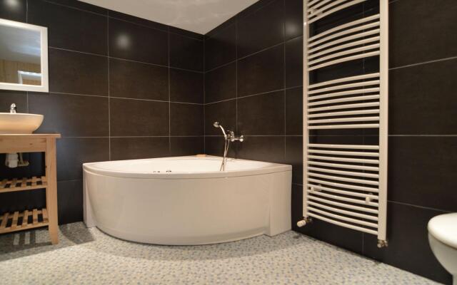 Attractive Holiday Home in Saint-Omer with Wellness Centre