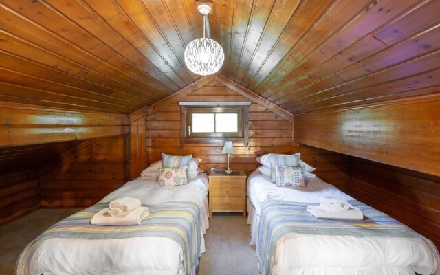 Lady Galloway Lodge 30 with Hot Tub, Newton Stewart