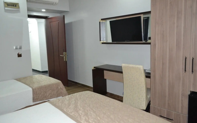 Adana Kucuksaat Hotel