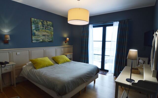 Modern Villa with Shared Pool Nearby Saint-Hubert