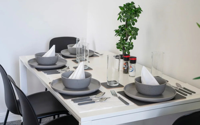 Free Parking - 2 Bedroom Flat