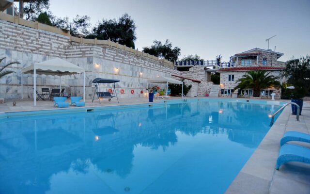 Paco's Resort