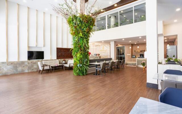 Joli Hotel