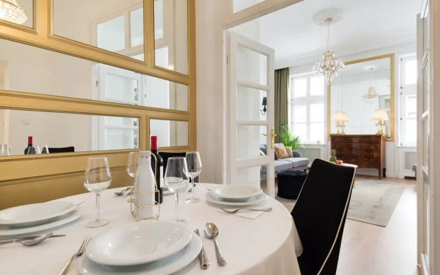 Chestnut & Eliza Suites - Superior Homes