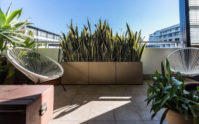 Spacious 1 Bedroom Apt Close To Green Square & Pool