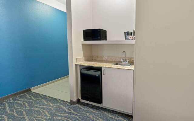 La Quinta Inn & Suites by Wyndham Phoenix I-10 West