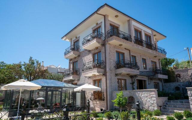 Cunda Baradiel Hotel