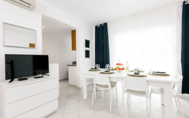 Tropicana Suites Deluxe Beach Club & Pool