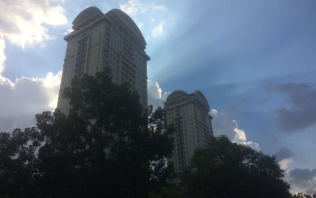 Spacious 2br Bellezza Apartment