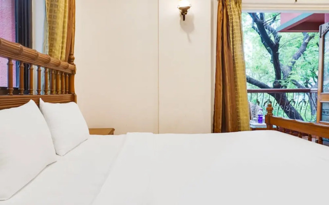 Premium Stays Near Fergusson College