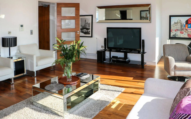 City Courtyard Apartments & Penthouse