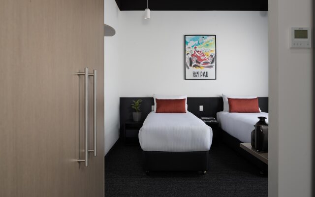 Rydges Pit Lane Hotel