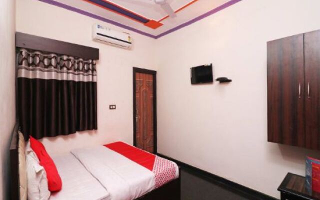 OYO 27763 Tr Hotel
